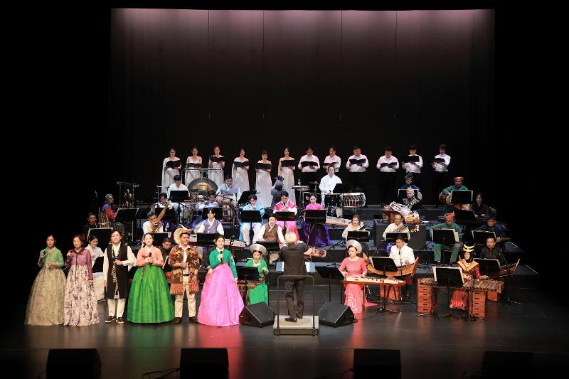 Salah satu adegan dari pertunjukan terakhir Orkestra Tradisional Asia yang diadakan pada tanggal 17 September di Teater 2, Teater Seni Asia Culture Center, Dong-gu, Gwangju.