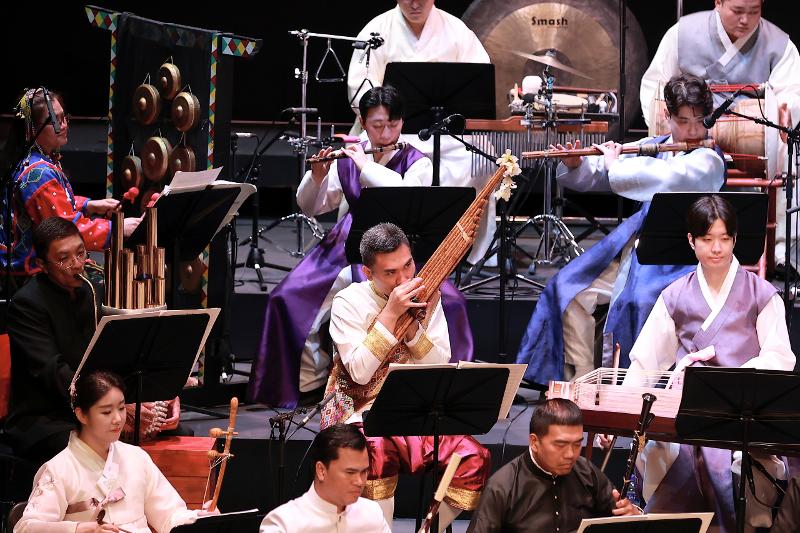 Orkestra Tradisional Asia menampilkan pertunjukan pada tanggal 17 September di Teater 2, Teater Seni Asia Culture Center, Dong-gu, Gwangju.