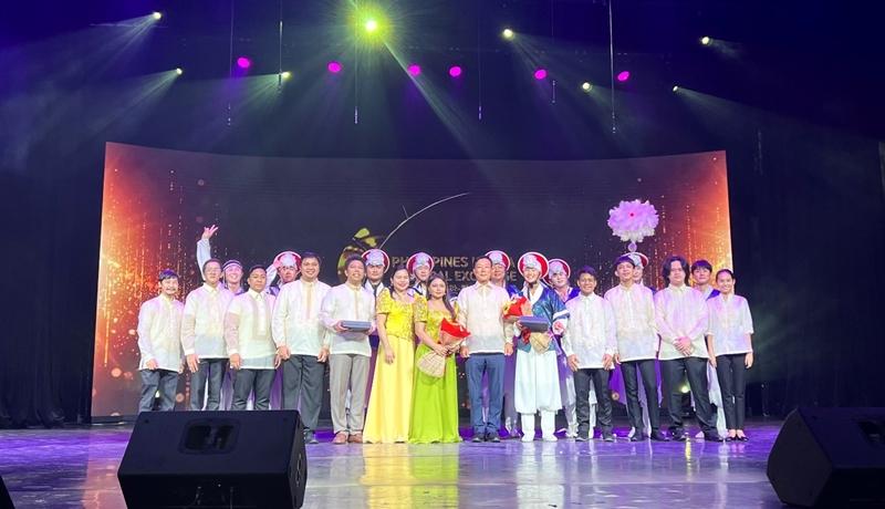 Foto di atas merupakan salah satu bagian dari Philippines-Korea Cultural Exchange Festival yang digelar pada tanggal 30 September 2022 di Pasay, Metro Manila, Filipina.