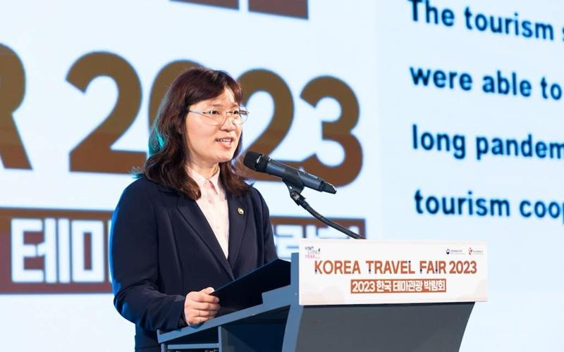 Wakil Menteri Kebudayaan, Olahraga, dan Pariwisata, Jang Mi-ran, memberikan kata sambutan pada Korea Travel Fair 2023 yang diselenggarakan pada tanggal 11 Oktober di Hotel Walkerhill, Gwangjin-gu, Seoul. (Kementerian Kebudayaan, Olahraga, dan Pariwisata) 