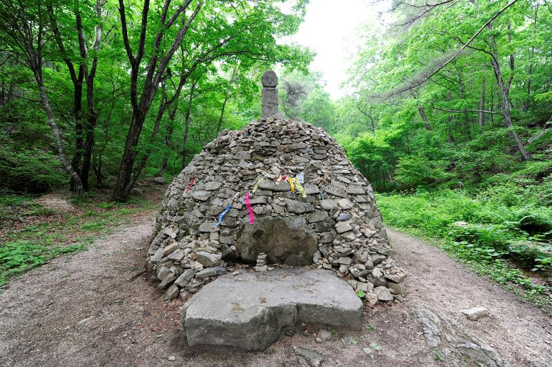 Tumpukan batu yang terdapat di Mungyeongsaejae, Kota Mungyeong, Provinsi Gyeongsangbuk. (Pemerintah Kota Mungyeong) 