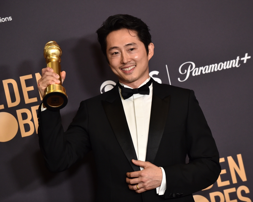 ktor Steven Yeun memenangkan penghargaan Aktor Terbaik dalam kategori Miniseri atau Film Televisi di Golden Globe Awards untuk perannya dalam drama Netflix, Beef. Golden Globe Awards ke-81 digelar pada tanggal 7 Januari (waktu setempat) di Los Angeles, California, AS. (Yonhap News)