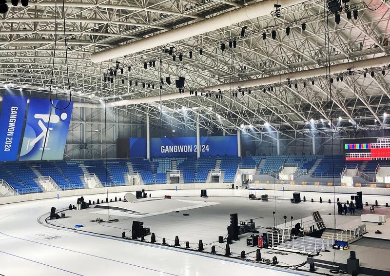 Panorama bagian dalam Gangneung Oval di Kota Gangneung yang akan digunakan sebagai tempat penyelenggaraan upacara pembukaan Gangneung 2024. 