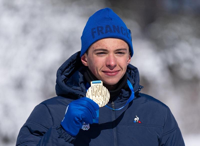 Antonin Guy (Prancis) menjadi atlet pertama yang berhasil meraih tiga medali emas melalui cabor biathlon dalam kategori perorangan putra 12,5 km; sprint pria 7,5 km; dan estafet campuran perorangan 6 km + 7,5 km. 