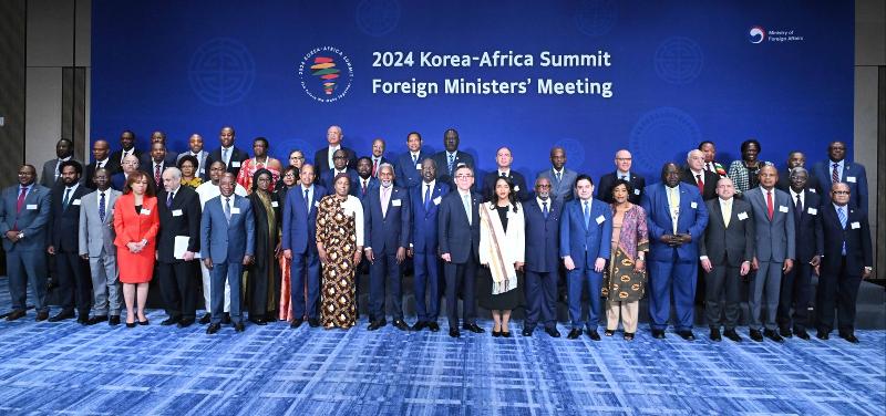 Pertemuan Menteri Luar Negeri Korea dan Negara-negara Afrika yang dipimpin oleh Menlu Cho Tae-yul dan Menlu Mauritania, Mohamed Salem Ould Merzoug digelar pada tanggal 2 Mei 2024 di Hotel Four Seasons, Jongno-gu, Seoul. (Kementerian Luar Negeri) 