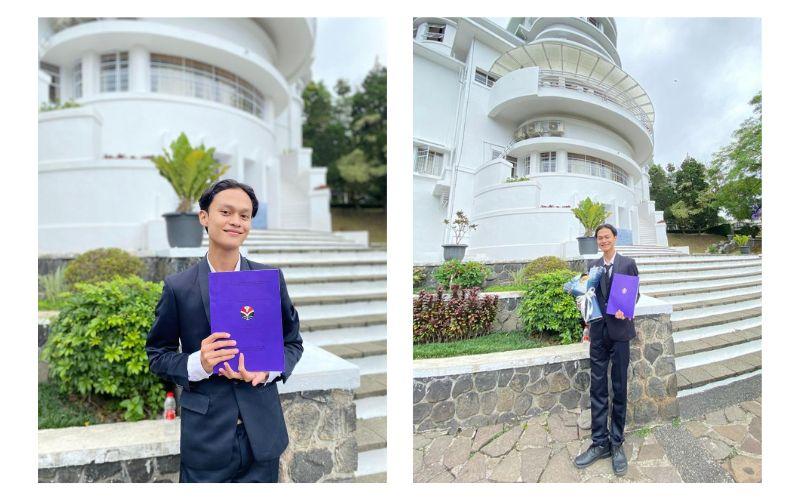 Iqbal mengambil foto kenang-kenangan setelah resmi lulus sidang skripsi S1 di Universitas Pendidikan Indonesia (UPI). (Mohammad Iqbal Jerusalem) 