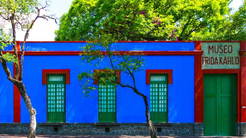 Pintu masuk Museum Frida Kahlo yang terletak di Coyoacan, Kota Meksiko. (laman resmi Museum Frida Kahlo) 