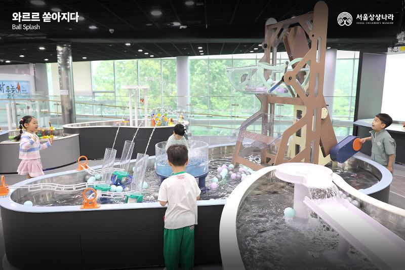 Permainan Ball Splash yang bisa dinikmati anak-anak di dalam Seoul Children’s Museum. (Facebook resmi Seoul Children’s Museum) 