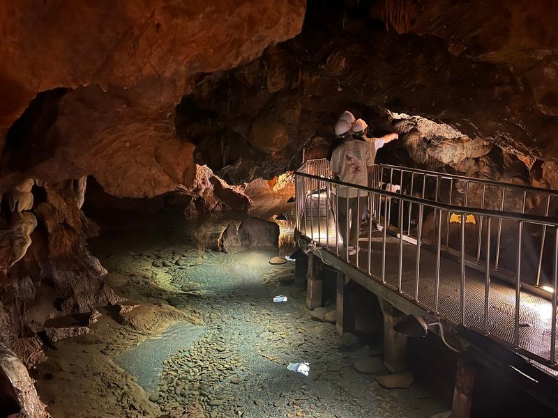 Gua Ondaldonggul Danyang terletak di bawah tanah di kaki Gunung Seosan. 