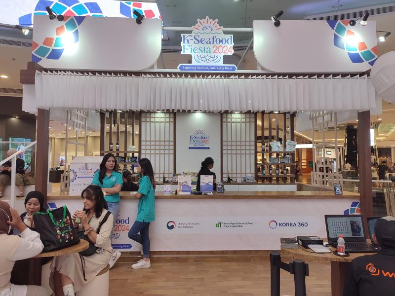 Stan K-Seafood Fiesta 2024 di Main Atrium Lotte Shopping Avenue, Jakarta. 