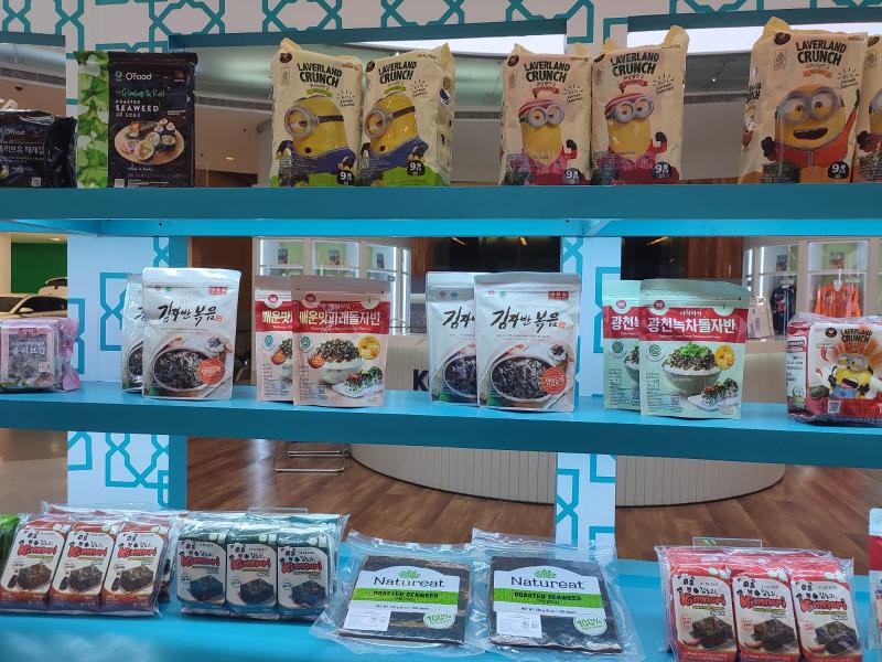 Produk-produk industri bahari Korea dipamerkan dan dijual pada K-Seafood Fiesta 2024 yang digelar pada tanggal 5-18 Agustus 2024 di Main Atrium Lotte Shopping Avenue, Jakarta. 