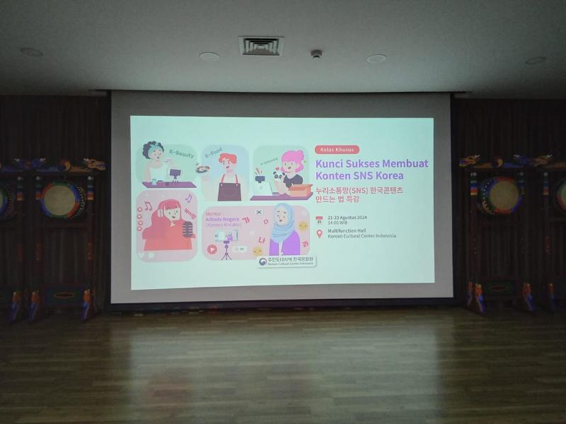 Kelas Khusus: Kunci Sukses Membuat Konten SNS Korea digelar oleh KCCI pada tanggal 21-23 Agustus 2024 dengan dipandu oleh seorang creator konten bernama Adinda Negara.