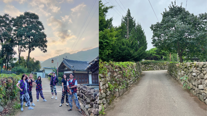 Penulis bersama teman-teman berfoto tepat di depan jalan rumah tradisional hanok. 