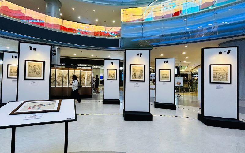 Pameran lukisan tradisional Korea menghadirkan karya seni yang memukau, menggambarkan kehidupan dan budaya masyarakat tradisional Korea. (Hanum Nur Aprilia) 