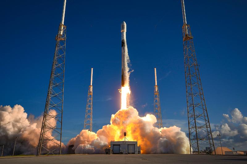  KASA mengungkapkan akan membagikan data hasil eksplorasi antariksa kepada dunia. Foto di atas menunjukkan pengorbit bulan pertama Korea, Danuri, yang diluncurkan  pada tanggal 5 Agustus 2022 dengan menggunakan kendaraan peluncuran SpaceX Falcon 9 dari landasan peluncuran 40 di Pangkalan Angkatan Luar Angkasa di Cape Canaveral, Florida, Amerika Serikat. (KARI)