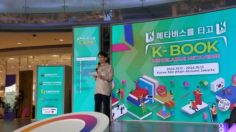 Direktur KCC Indonesia Kim Yong-woon memberikan kata sambutan pada acara pembukaan pameran K-Book: Menjelajahi Metamesta. 