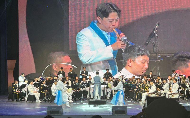 Selain menghadirkan musik orkestra, konser ini juga memperkenalkan budaya tradisional Korea melalui lagu Arirang Wander.