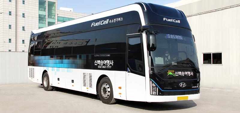 Pemerintah Chungcheongnam akan memperluas pengoperasian bus hidrogen dari 48 unit saat ini menjadi 1.200 unit hingga tahun 2030. Foto di atas menunjukkan bus hidrogen yang diperlihatkan pada bulan Februari 2023 saat SK Innovation E&S menandatangani perjanjian kerja dengan Pemerintah Kota Incheon. (SK Innovation E&S) 