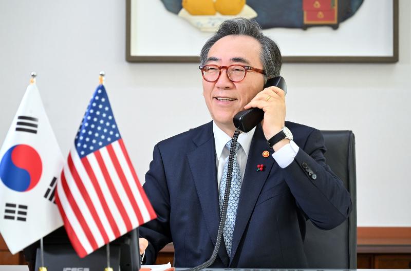 Menteri Luar Negeri Cho Tae-yul terlihat sedang berdialog dengan Menteri Luar Negeri Amerika Serikat Marco Rubio pada tanggal 23 Januari 2025. (Kementerian Luar Negeri)  