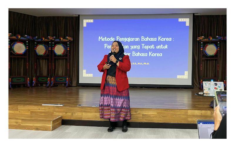 Kuliah khusus tentang metode pengajaran bahasa Korea diselenggarakan di KCCI pada tanggal 11 Februari 2025. (Binar Candra Auni) 