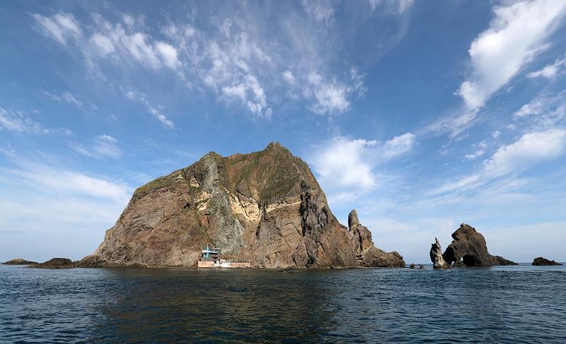 Pemerintah Republik Korea pada tanggal 8 April 2025 melayangkan protes keras terhadap klaim pemerintah Jepang dalam Buku Biru Diplomatik yang menyatakan bahwa Pulau Dokdo masuk ke dalam wilayah Jepang. (Korea.net DB)