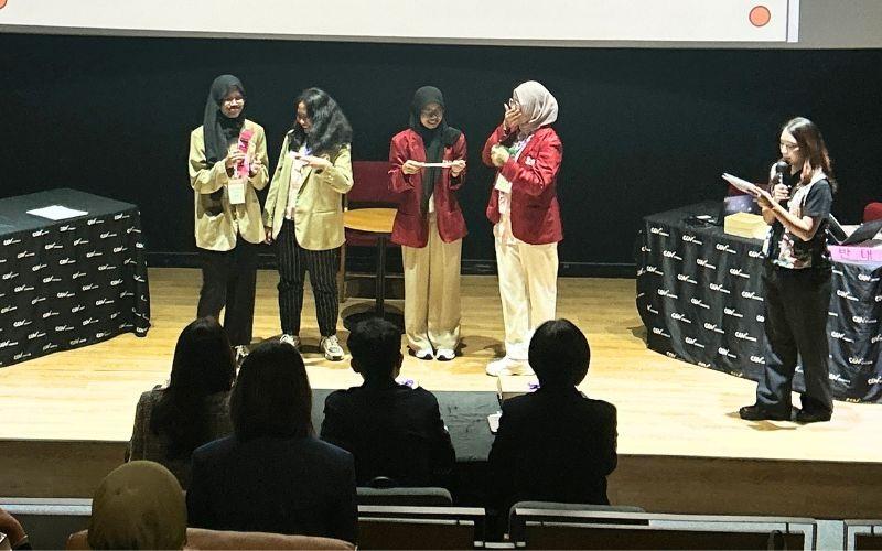 Hasil undian babak final secara tidak sengaja menempatkan perwakilan dari UPI di tim afirmasi dan dari UGM di tim oposisi, menghadirkan dinamika yang menarik.