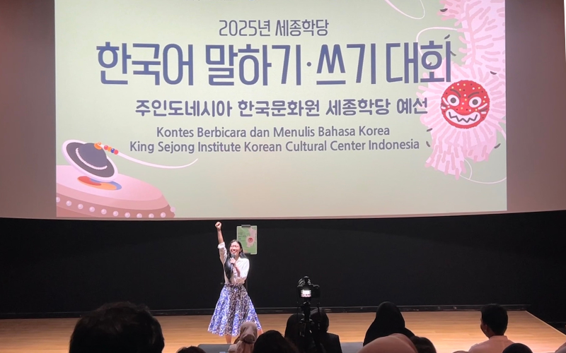Penampilan salah satu finalis kompetisi berbicara bahasa Korea KSI KCCI yang berlangsung di Audi 1 CGV FX Sudirman Jakarta. 