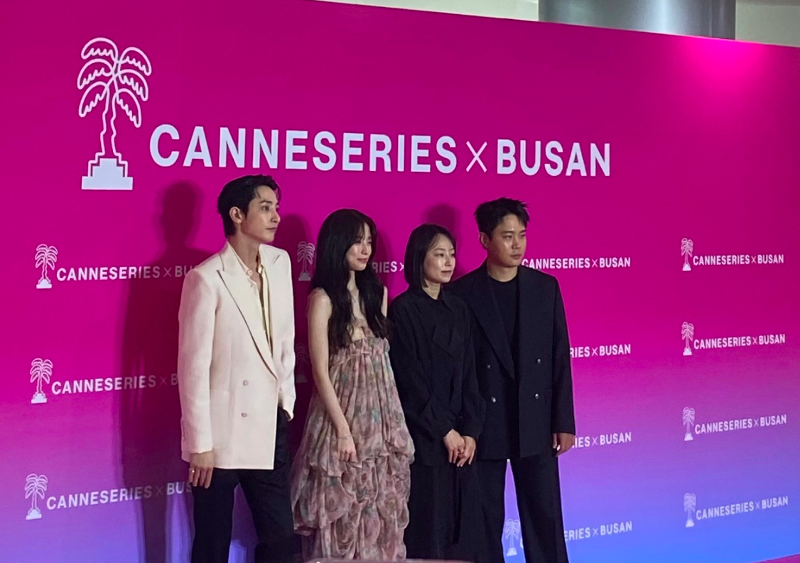 Pemeran drama S Line menghadiri Canneseries X Busan di BCM 2025 yang digelar pada tanggal 28-30 Mei 2025 di BEXCO, Busan.  