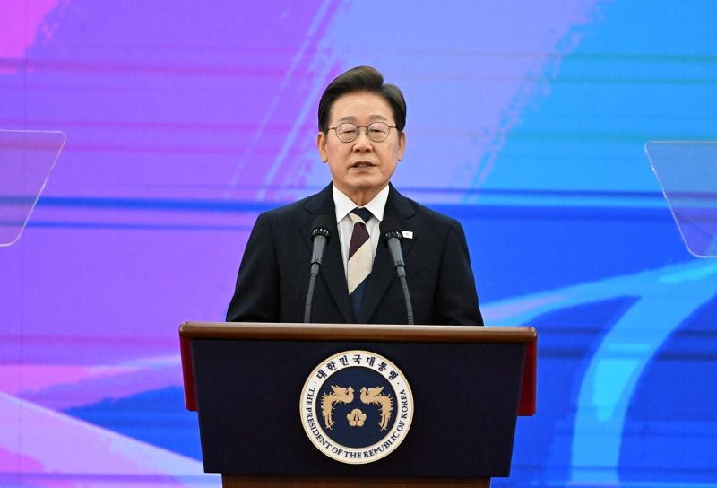 Presiden Lee Jaemyung terlihat sedang memberikan pidato pada acara pelantikan presiden Korea ke-21 yang digelar pada tanggal 4 Juni 2025 di Majelis Nasional, Yeouido, Seoul. (Fotografer Majelis Nasional)  