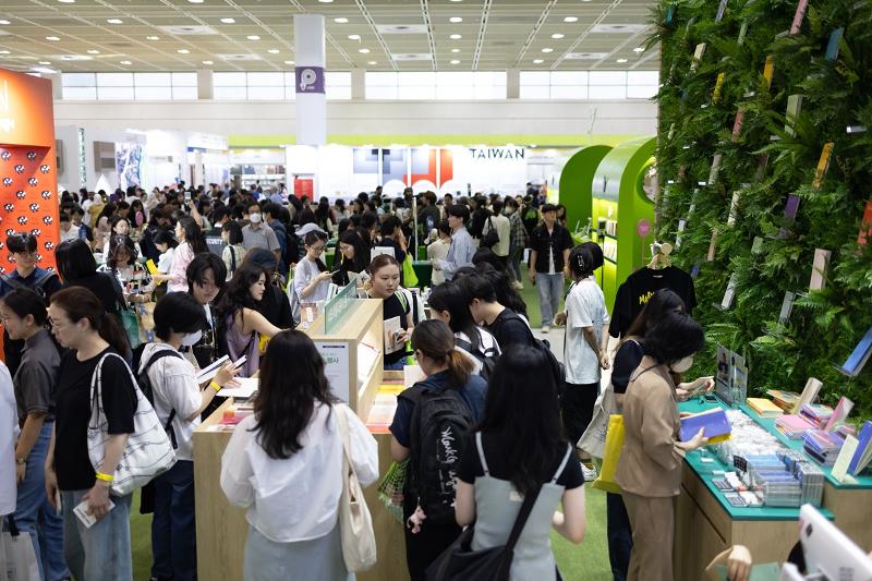 Pameran Buku Internasional Seoul (SIBF) akan digelar pada tanggal 18-22 Juni 2025 di COEX, Samseong-dong, Gangnam-gu, Seoul. Foto di atas menunjukkan suasana SIBF pada tahun 2024. (Yonhap News)