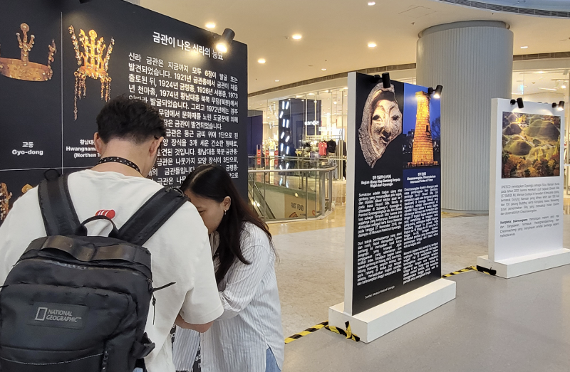 Informasi seputar peninggalan Dinasti Silla yang dipamerkan di Festival Oullim di Jakarta. (Denissa Dewi Chandra) 