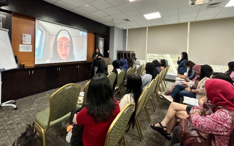 Amabel mengajak para peserta untuk mengenal lebih dekat ekosistem industri kreatif di Korea dan proses kreatif dalam membuat sebuah karya animasi. 