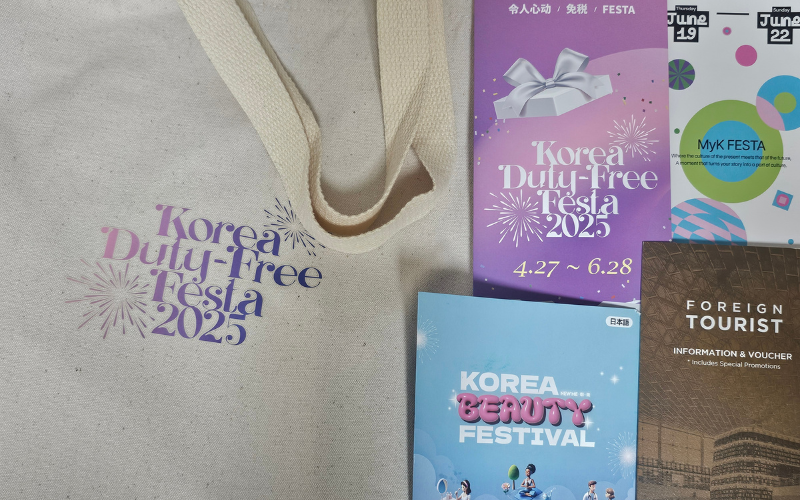 Tas eksklusif dengan brosur-brosur yang menarik dan diberikan secara gratis kepada pengunjung yang mengikuti Talk Content MyK Festa. 