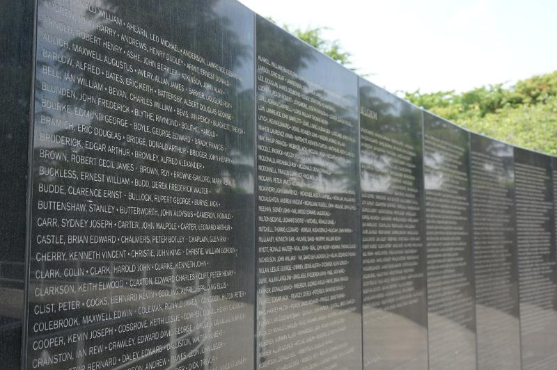 Wall of Remembrance yang berada di kawasan UN Cemetery. Seluruh nama pahlawan-pahlawan yang gugur dalam Perang Korea diukir agar selalu diingat jasa dan keberanian mereka.  