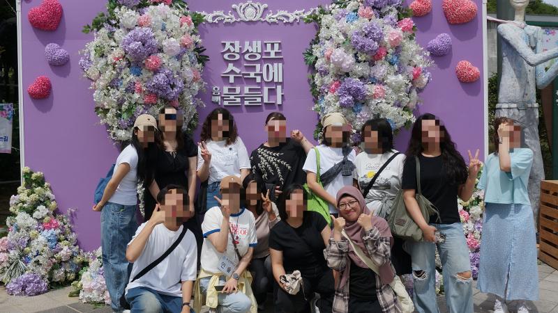 Penulis berkesempatan mengunjungi festival yang terkenal di musim panas, yaitu Festival Hydrangea Jangsaengpo di Ulsan. 