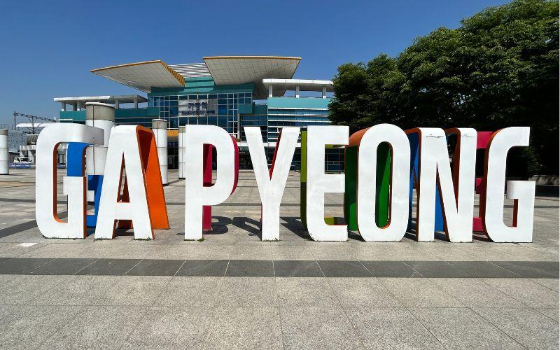 Stasiun Gapyeong menjadi titik awal perjalanan wisata satu hari dengan menaiki Gapyeong City Tour Bus, yaitu bus wisata yang menghubungkan tempat wisata populer dalam satu rute. 