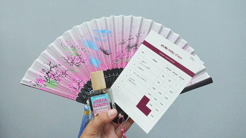 Hasil racikan parfum oleh penulis yang diberi nama seonhwa menghasilkan aroma floral dan bubuk bedak yang lembut. 