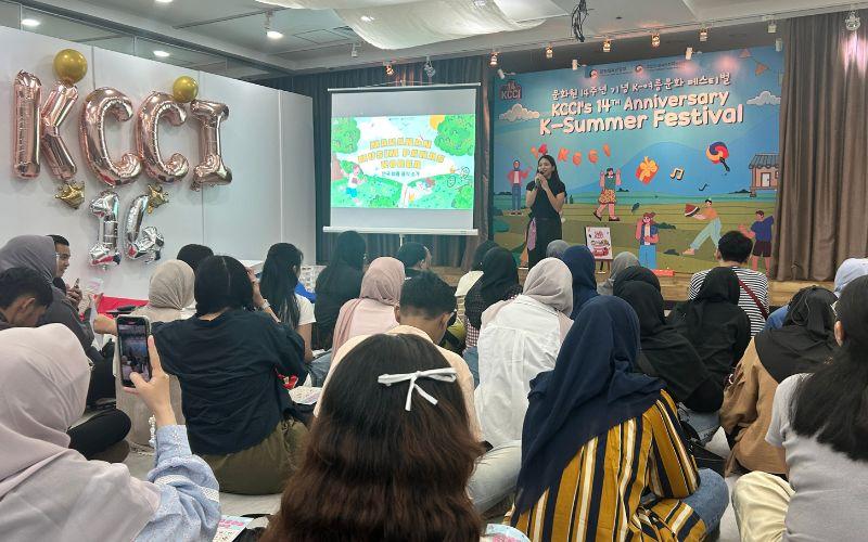 Acara Korean Summer Delight Experience diselenggarakan oleh KCCI sebagai salah satu rangkaian perayaan ulang tahun ke-14 pada Rabu (16/07/2025) di Multifunction Hall KCCI, Jakarta. 