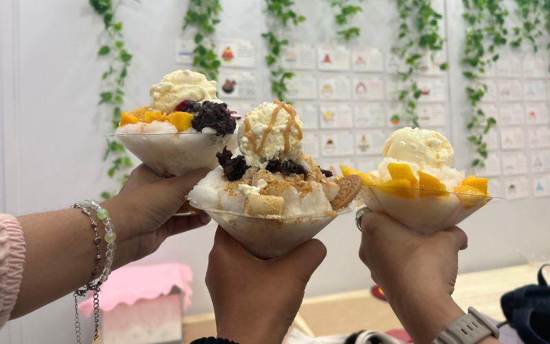 Beragam jenis bingsu seperti tropical patbingsu, injeolmi patbingsu, hingga bingsu mangga disajikan dalam acara Korean Summer Delight Experience di KCCI. 