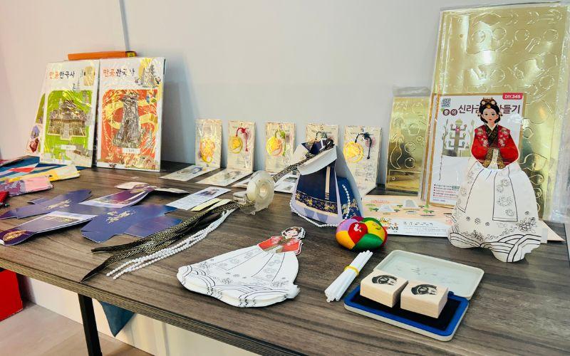 Aktivitas kerajinan tangan yang akan digelar selama festival bertujuan memperkenalkan budaya Kerajaan Silla melalui pembuatan mahkota dan Hanbok karena Gyeongju dikenal sebagai ibu kota Silla. 