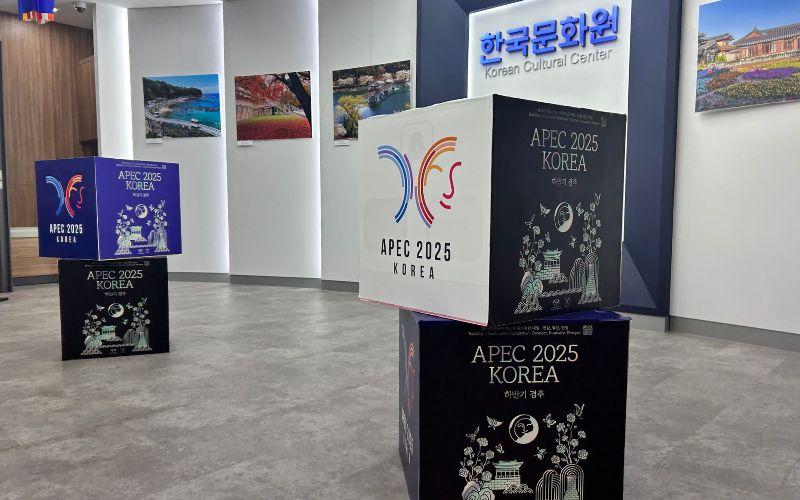 KCCI bersama Organisasi Pariwisata Korea (KTO) dan Kantor Perwakilan Provinsi Gyeongsangbuk di Jakarta mempromosikan Gyeongju sebagai tuan rumah APEC 2025 melalui berbagai kegiatan, salah satunya dengan pameran foto di lobi KCCI. 