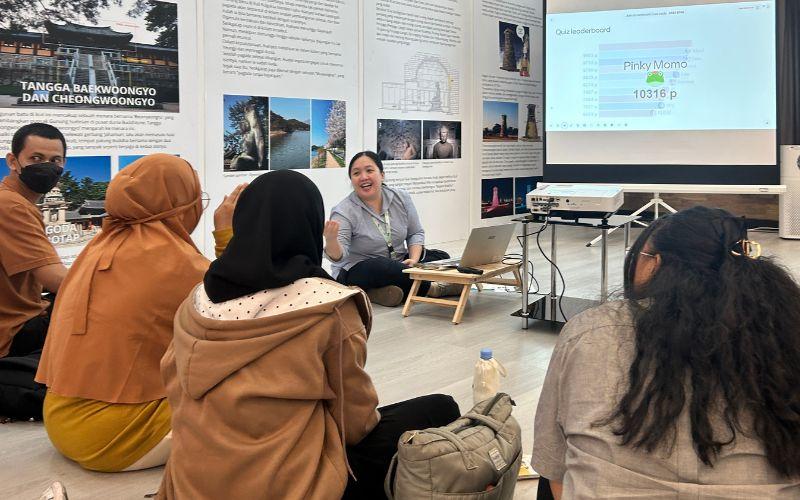 Suasana kuis interaktif yang berlangsung pada acara hari Kamis (24/07/2025) di Aula multifungsi KCCI terasa seru meskipun cukup menantang. 