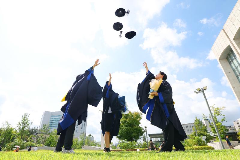 Pendaftaran beasiswa program sarjana GKS (Global Korea Scholarship) tahun 2026 akan dibuka mulai tanggal 15 September hingga 31 Oktober 2025. Foto di atas menunjukkan bagian dari upacara wisuda Universitas Yonsei yang digelar tanggal 29 Agustus 2025. (Lee Jeong Woo)