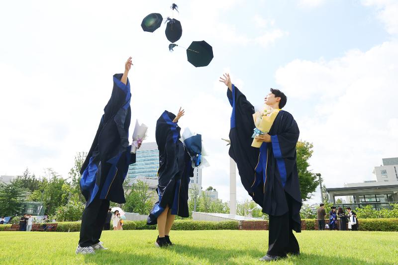 Kesempatan meraih beasiswa untuk kuliah di Korea bagi masyarakat Indonesia terbuka luas, mulai dari program pemerintah hingga lembaga internasional. (Lee Jeong Woo dari Korea.net) 