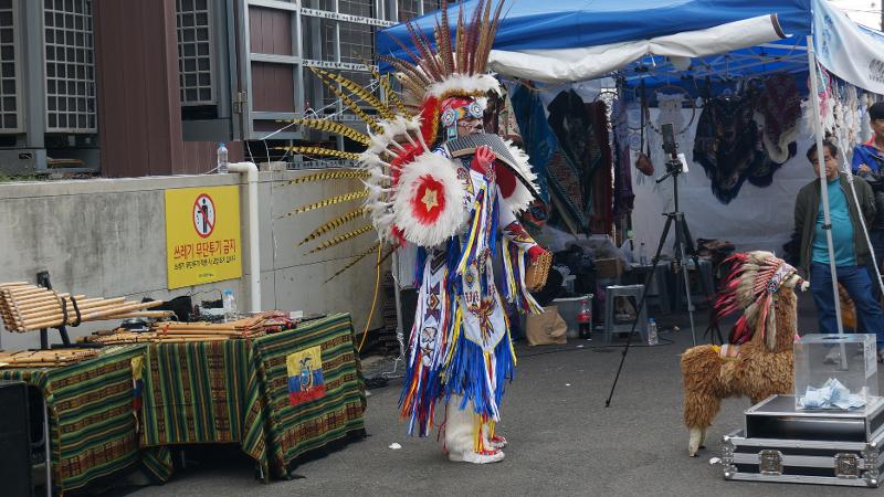 Penampilan musik khas Suku Indian ikut meramaikan Festival Jagalchi. 