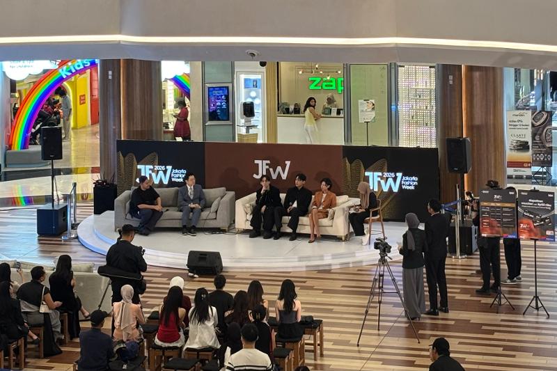 Konferensi pers bersama para direktur utama serta desainer KUMÉ dan MONTSENU pada tanggal 2 November 2025 di City Hall Pondok Indah Mall 3, Jakarta Selatan. 