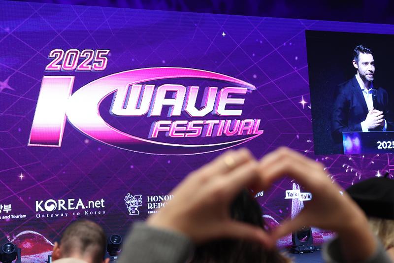 K-Wave Festival diselenggarakan secara luring di Seoul dan bisa dinikmati pula secara daring melalui saluran YouTube resmi Korea.net. (Lee Jeong Woo dari Korea.net) 