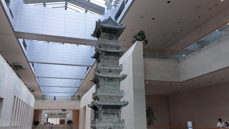 Pagoda Batu Sepuluh Tingkat dari Kuil Gyeongcheonsa. 