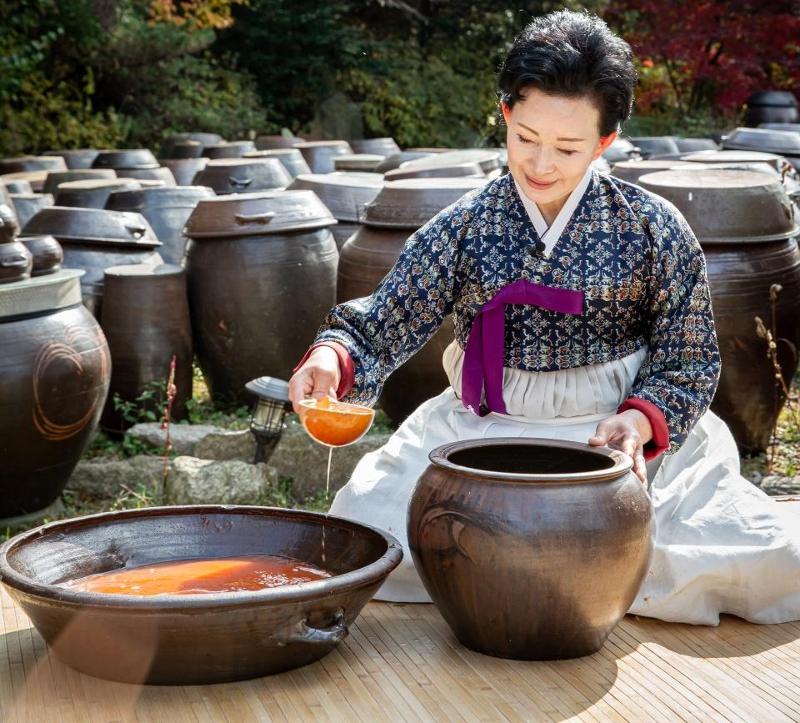 Lee Ha Yeon memiliki prinsip untuk tetap menggunakan metode fermentasi alami untuk menjaga identitas kuliner Korea. 