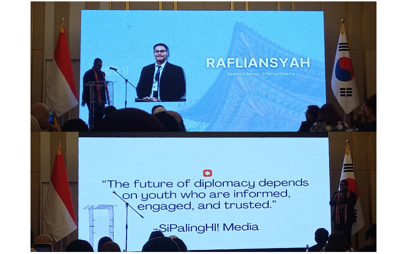 Rafliansyah dari SiPalingHI! Media memaparkan materi dalam Dialog Diplomasi Publik Korea-Indonesia yang digelar pada tanggal 25 November 2025 di Jakarta. 